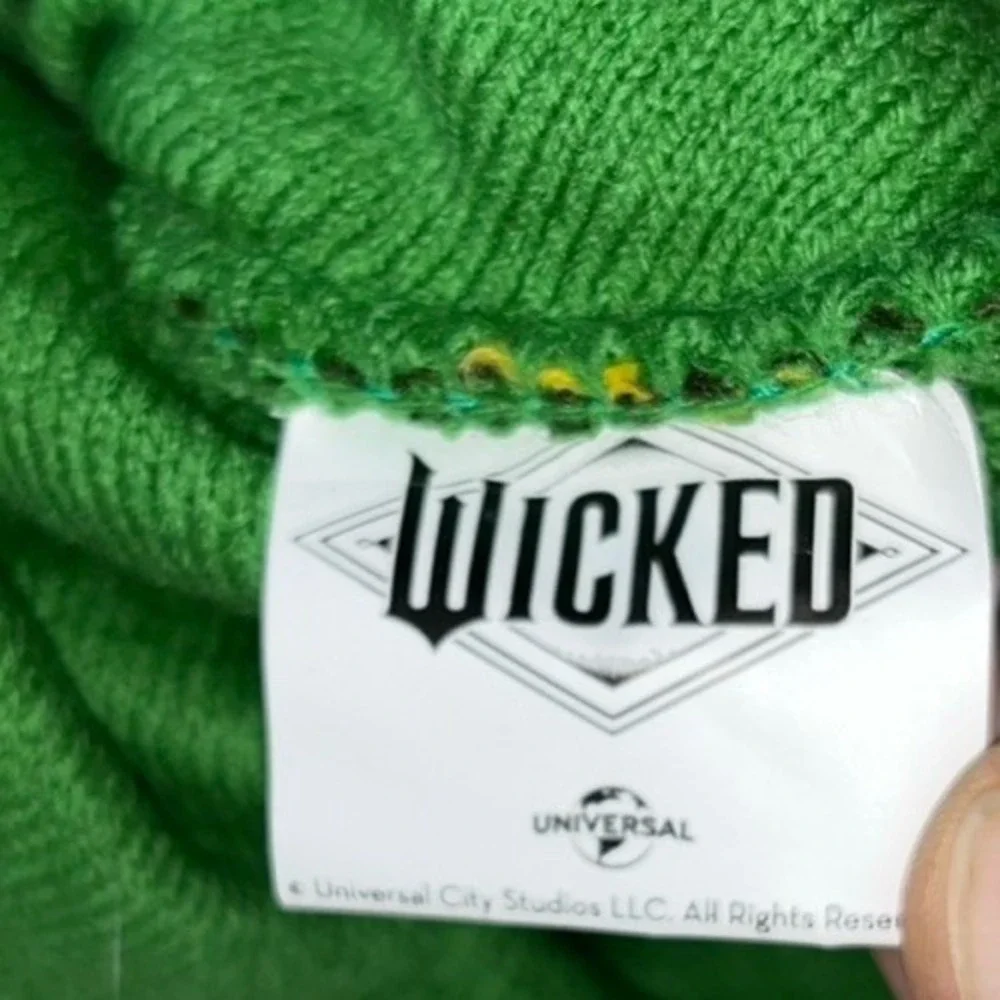 Universal Studios WICKED Elphaba‎ Green Pom Pom Beanie NWT